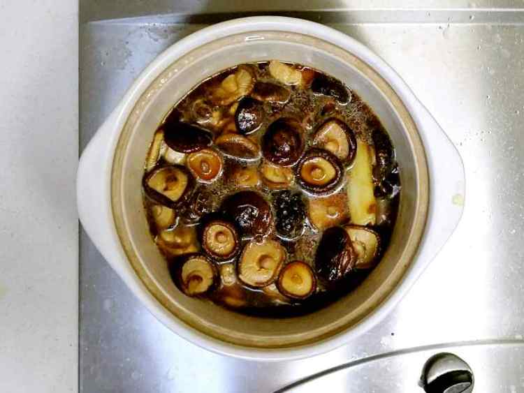 砂锅香菇鸡腿煲步骤9