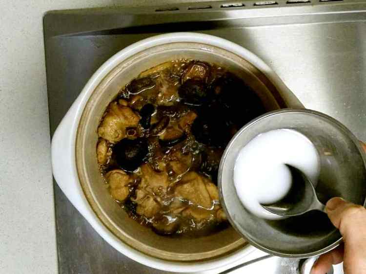 砂锅香菇鸡腿煲步骤12