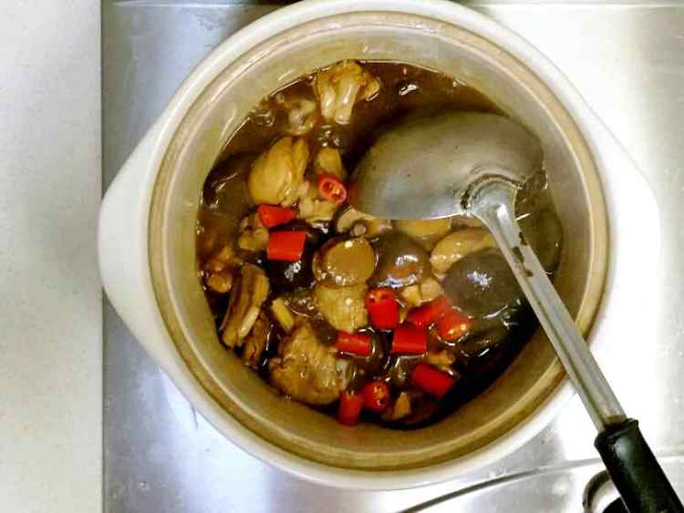 砂锅香菇鸡腿煲步骤13