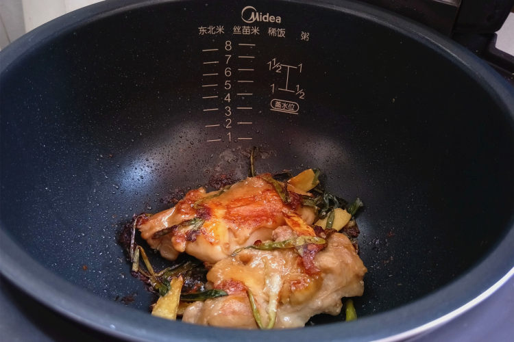 电饭煲【姜葱焗鸡腿】步骤5