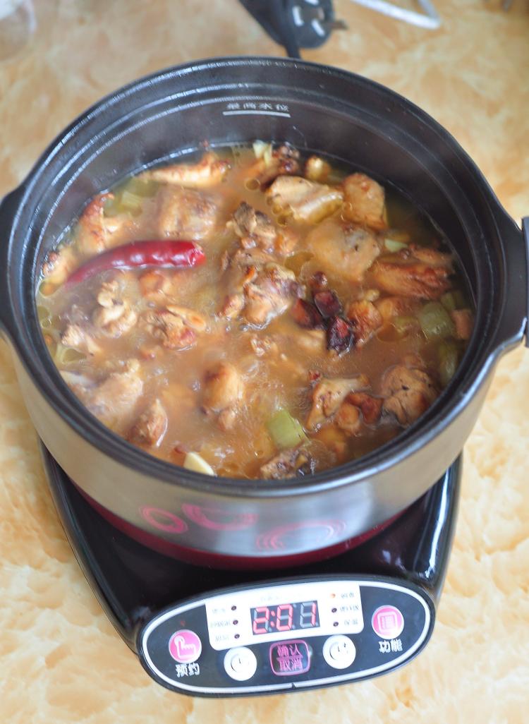 栗子焖鸡块步骤4