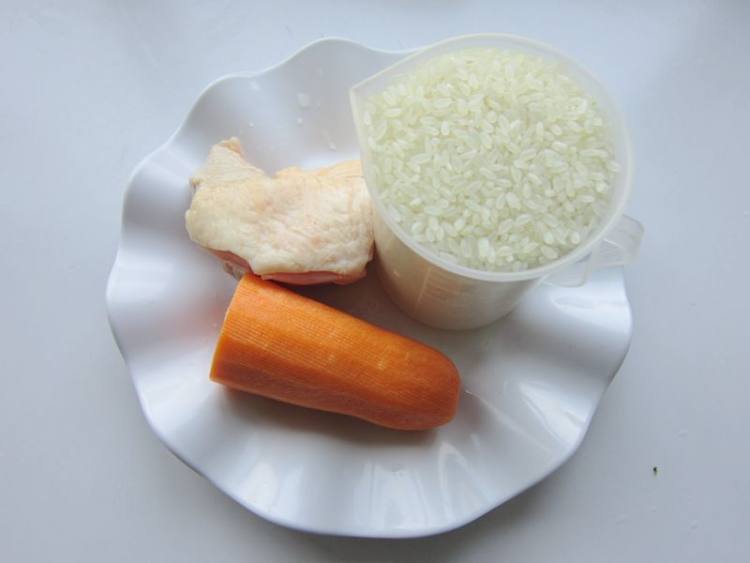 胡萝卜鸡肉饭步骤1