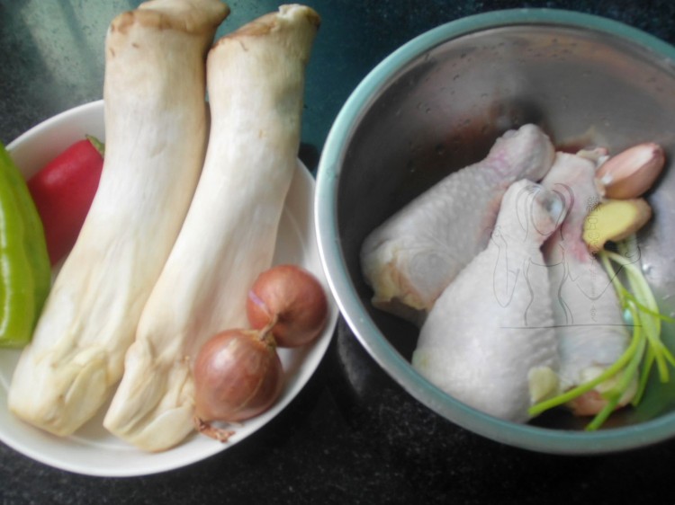 黑椒杏鲍菇炒鸡柳步骤1