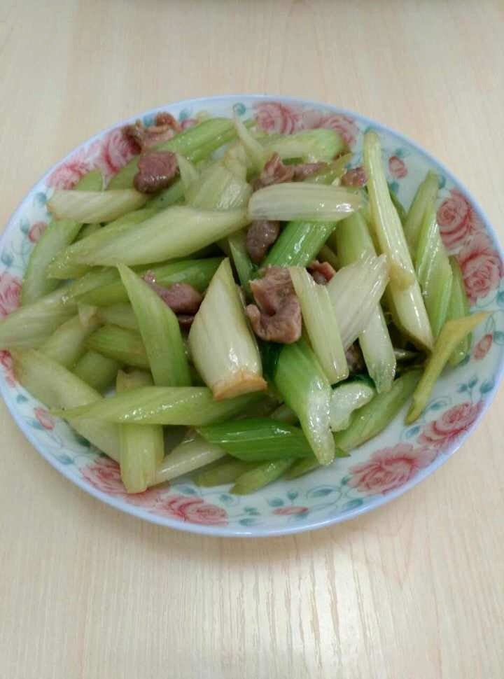 双肉炒西芹步骤6