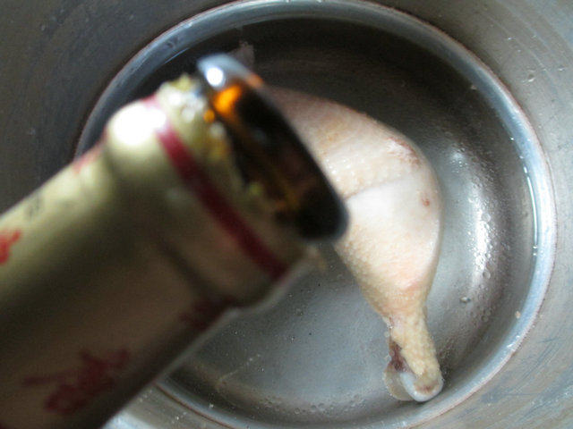 青菜蘑菇鸡腿汤步骤3