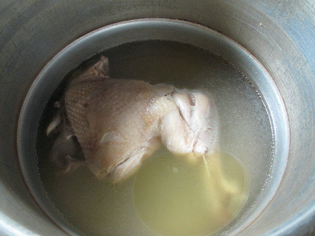 青菜蘑菇鸡腿汤步骤5