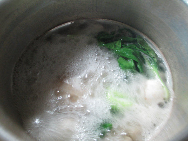 青菜蘑菇鸡腿汤步骤6