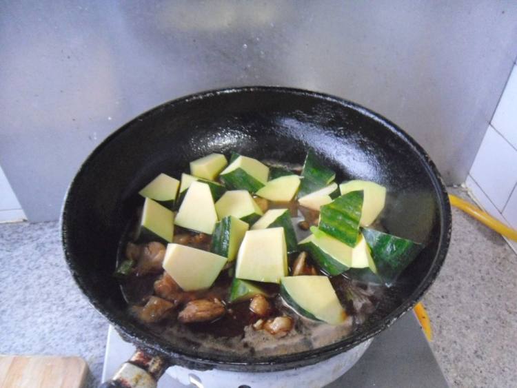 鸡腿炖吊瓜步骤8