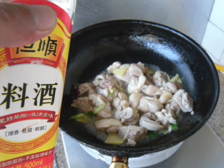鸡腿炖蘑菇步骤6