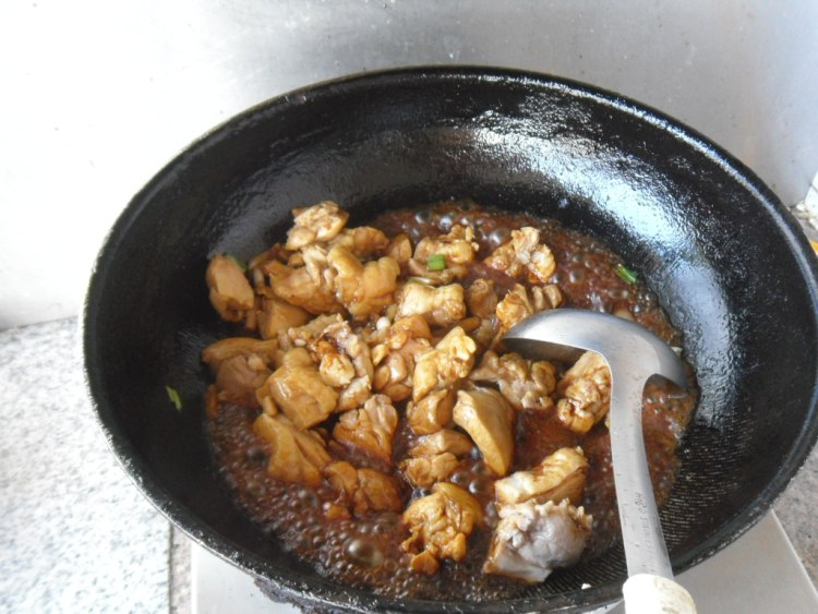 鸡腿炖蘑菇步骤7