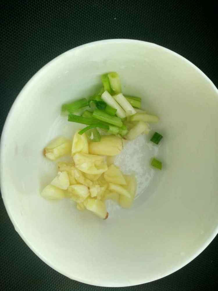 葱香鸡腿步骤2