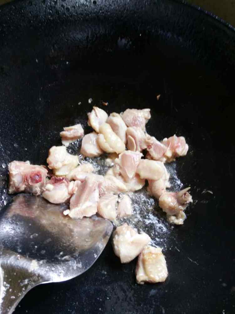 咖喱土豆炖鸡腿步骤2