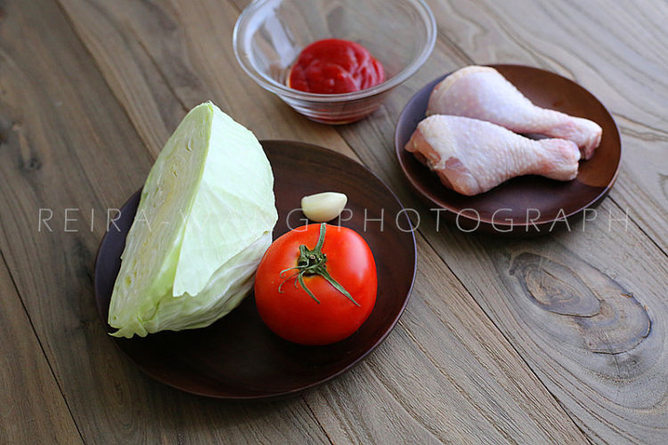 茄汁鸡肉炖卷心菜步骤1
