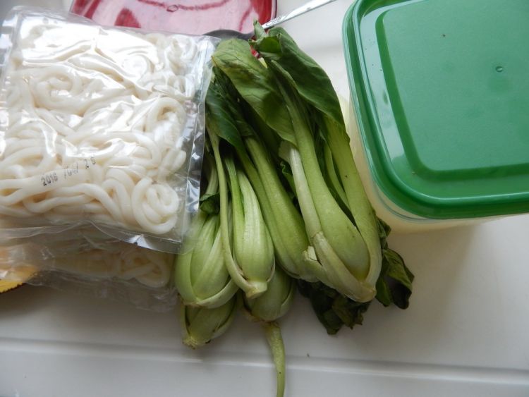 鸡腿乌冬面步骤1