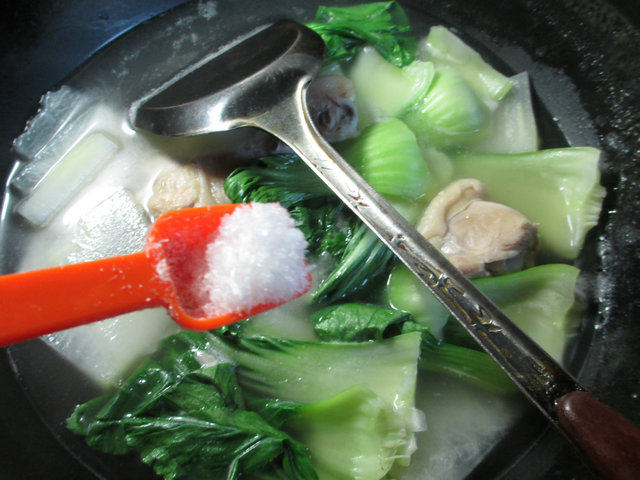 青菜冬瓜鸡腿汤步骤7