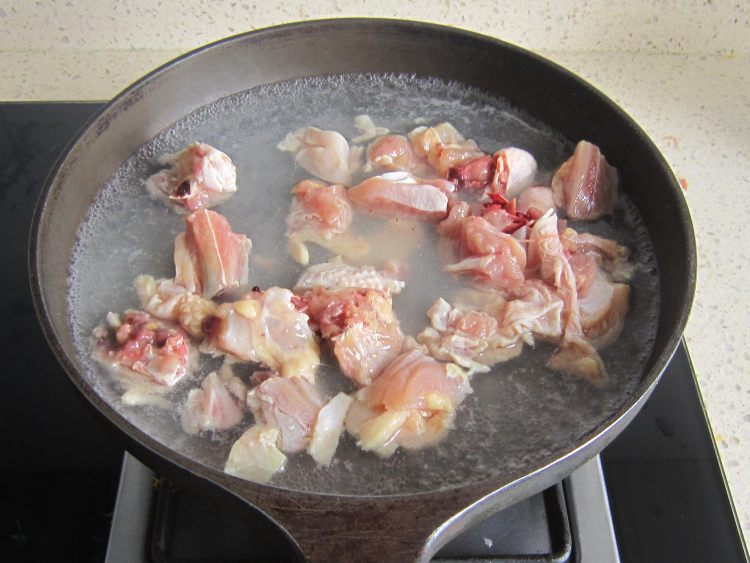 香菇鸡腿焖饭步骤6
