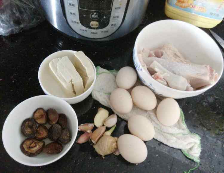 豆腐卤鸡腿鸡爪鸡蛋步骤1