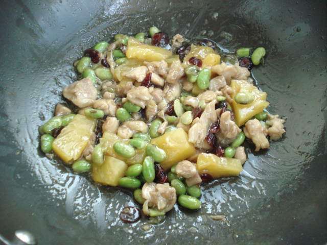 莓干三色鸡丁步骤9