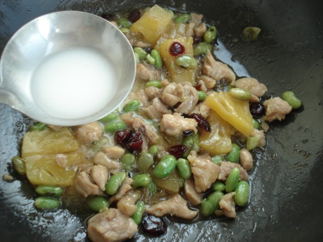 莓干三色鸡丁步骤8