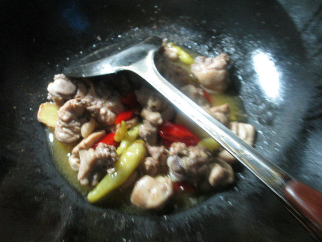泡椒炒鸡块步骤7