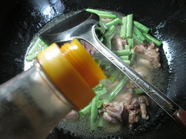 梅豆烧鸡块步骤7