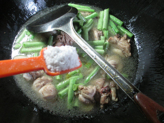 梅豆烧鸡块步骤8