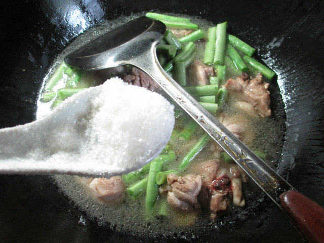 梅豆烧鸡块步骤9