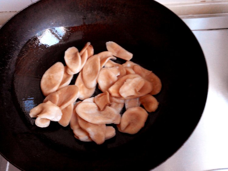杏鲍菇炒鸡腿肉步骤4