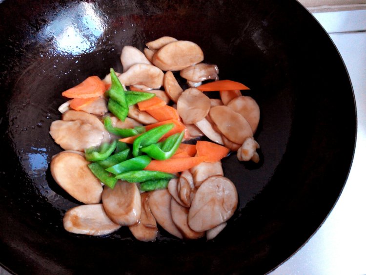 杏鲍菇炒鸡腿肉步骤6