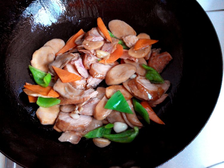 杏鲍菇炒鸡腿肉步骤8