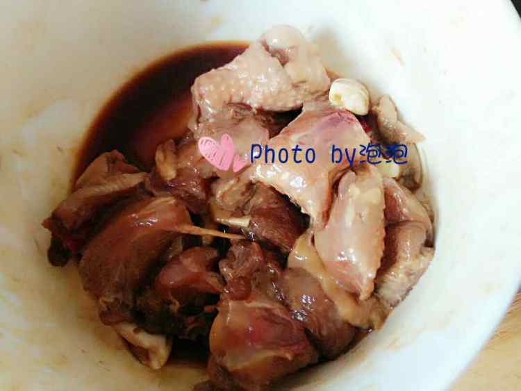 鸡腿烧菌菇步骤3