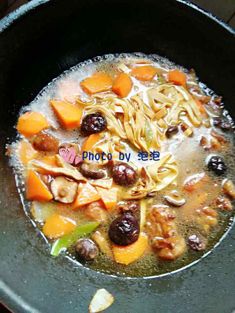 鸡腿烧菌菇步骤5