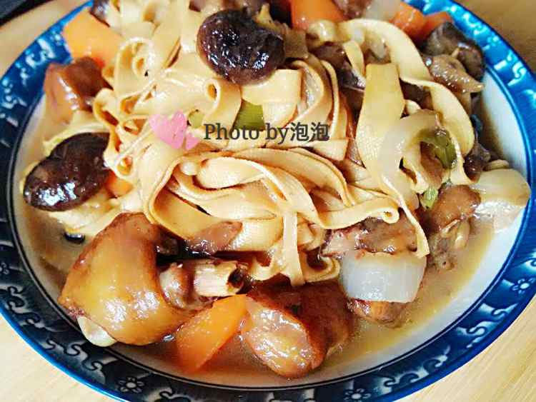 鸡腿烧菌菇步骤6