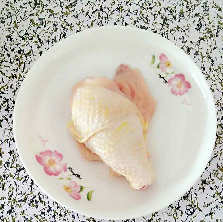 鸡腿肉炒豆角粒步骤1