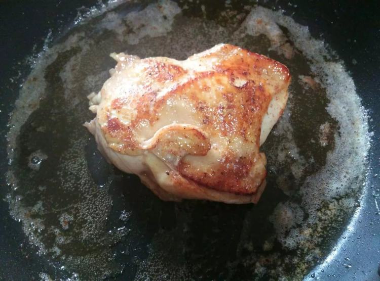 奶酪酱汁鸡腿饭步骤3