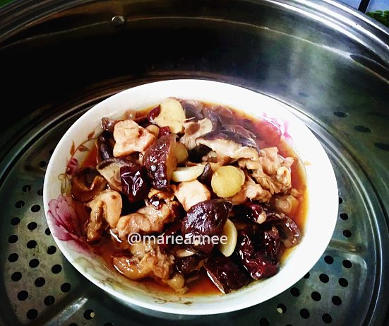 香菇蒸滑鸡步骤6