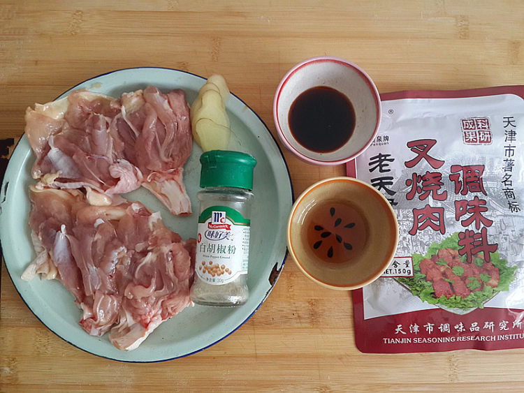 叉烧鸡腿卷步骤1