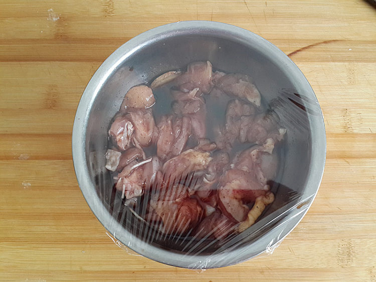 叉烧鸡腿卷步骤4