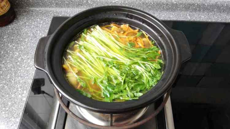 虫草鸡腿煲步骤9