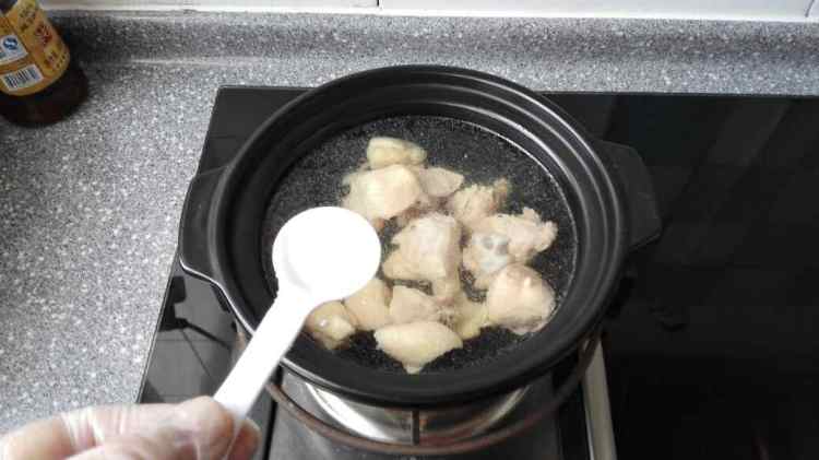 虫草鸡腿煲步骤6