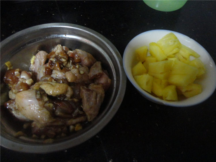 菠萝鸡腿步骤2