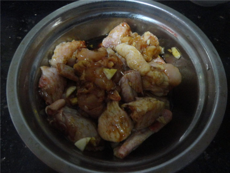 菠萝鸡腿步骤1