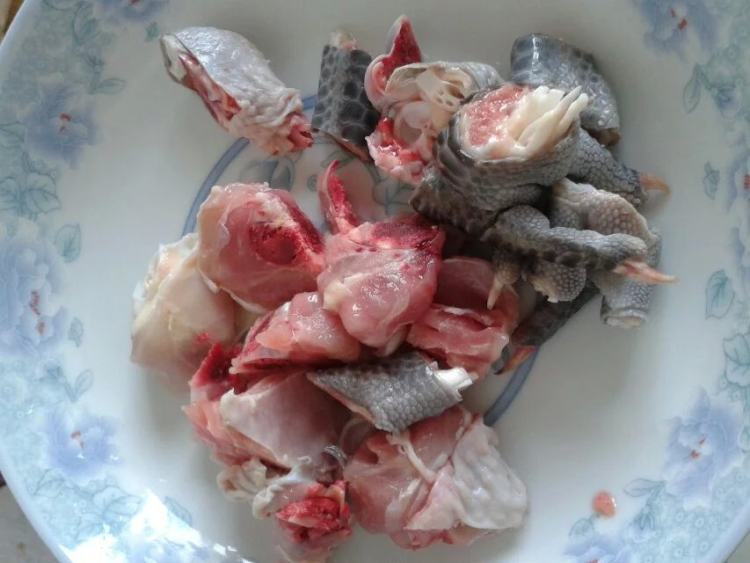 蒜黄蘑菇鸡腿步骤4