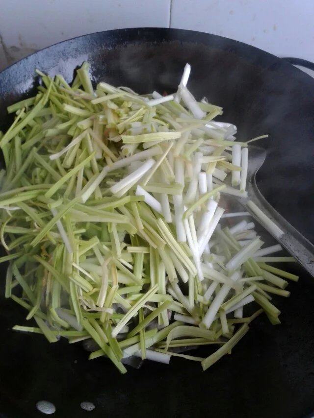 蒜黄蘑菇鸡腿步骤9