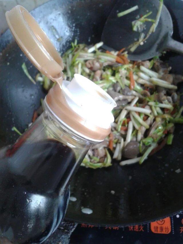 蒜黄蘑菇鸡腿步骤10