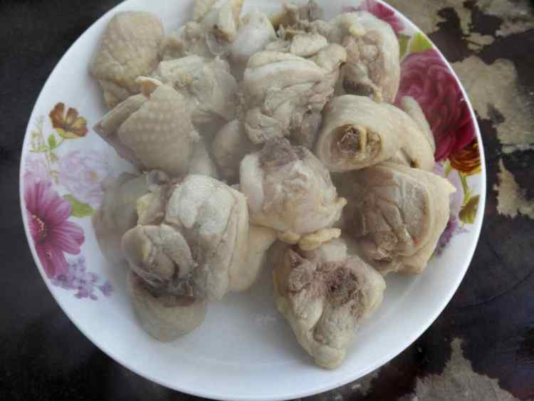鸡肉炖土豆胡萝卜步骤2