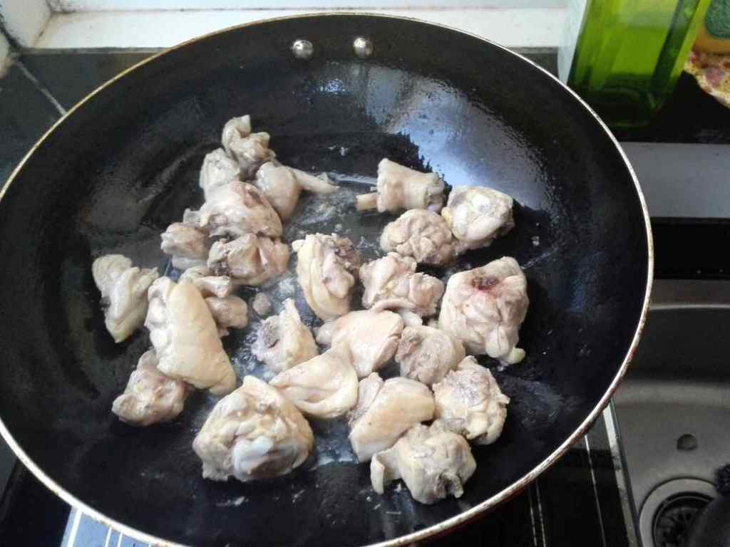 鸡肉炖土豆胡萝卜步骤6