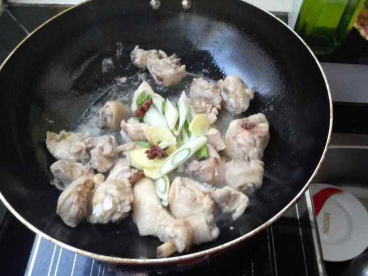 鸡肉炖土豆胡萝卜步骤7