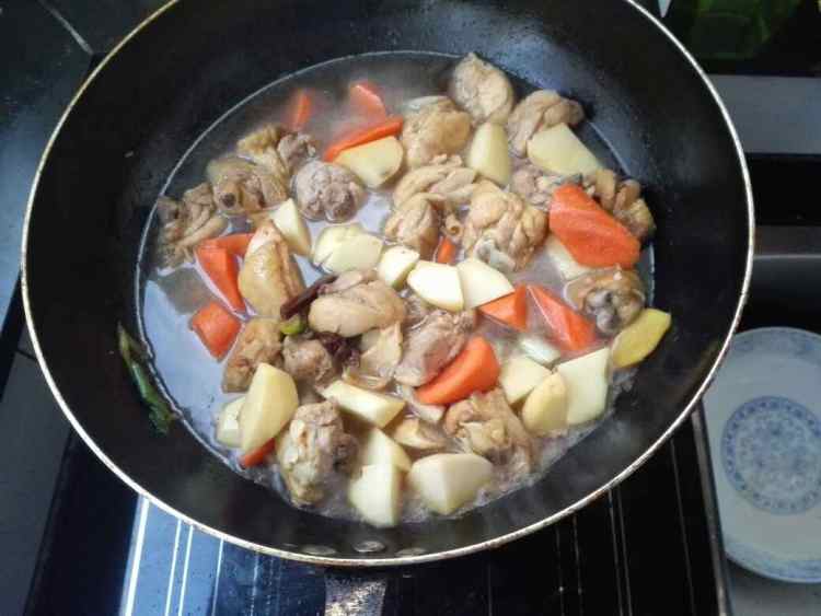 鸡肉炖土豆胡萝卜步骤10