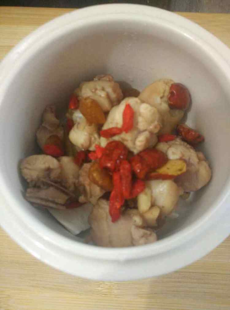 参芪当归炖鸡汤步骤4